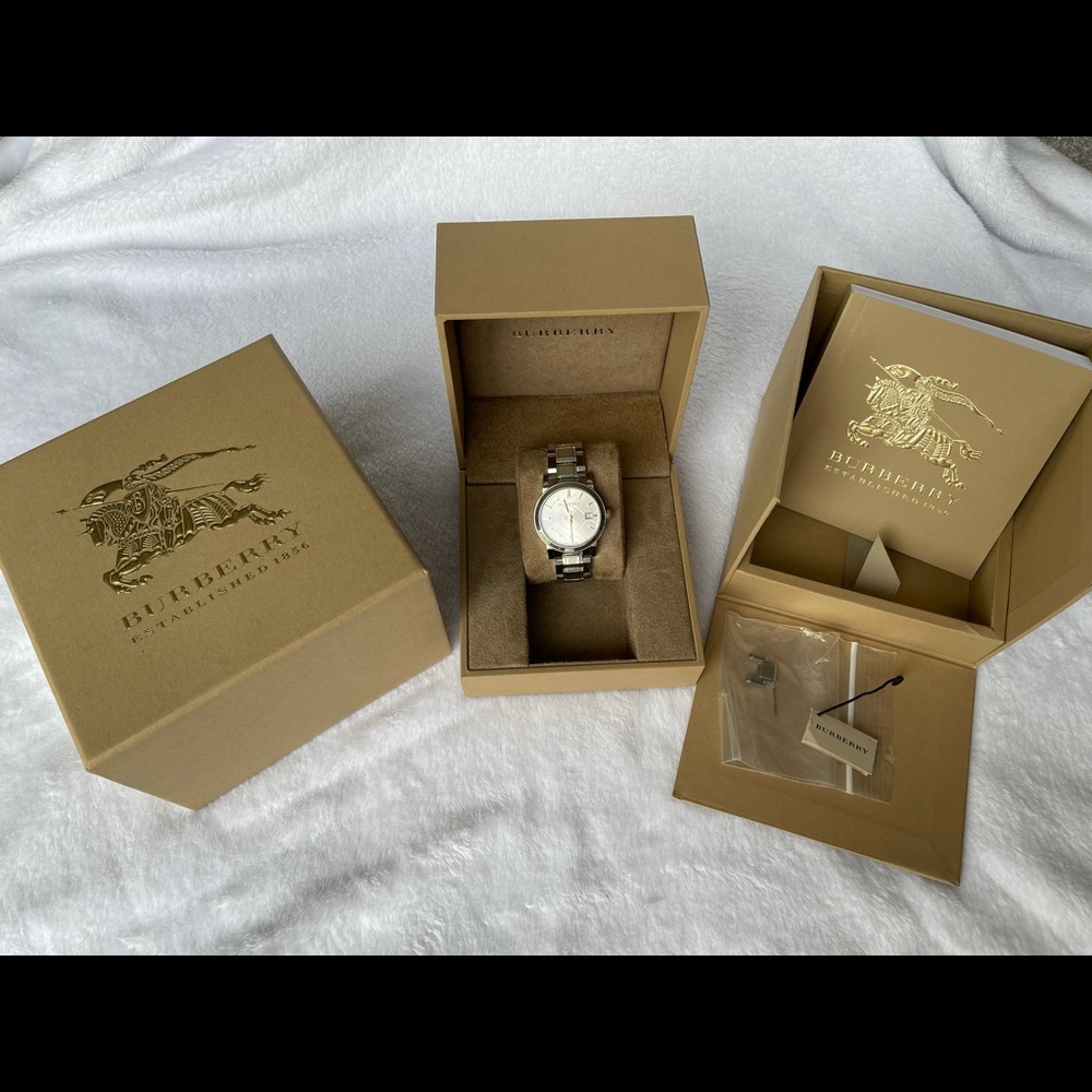 Authentic Women’s Burberry Watch - Picture 8 of 8